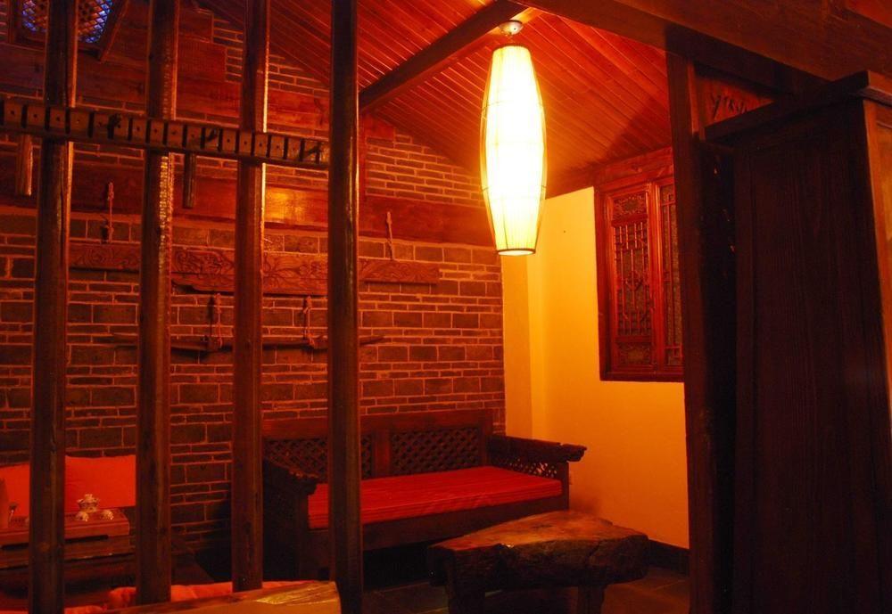 Lazy Tiger Inn Лицзян Экстерьер фото