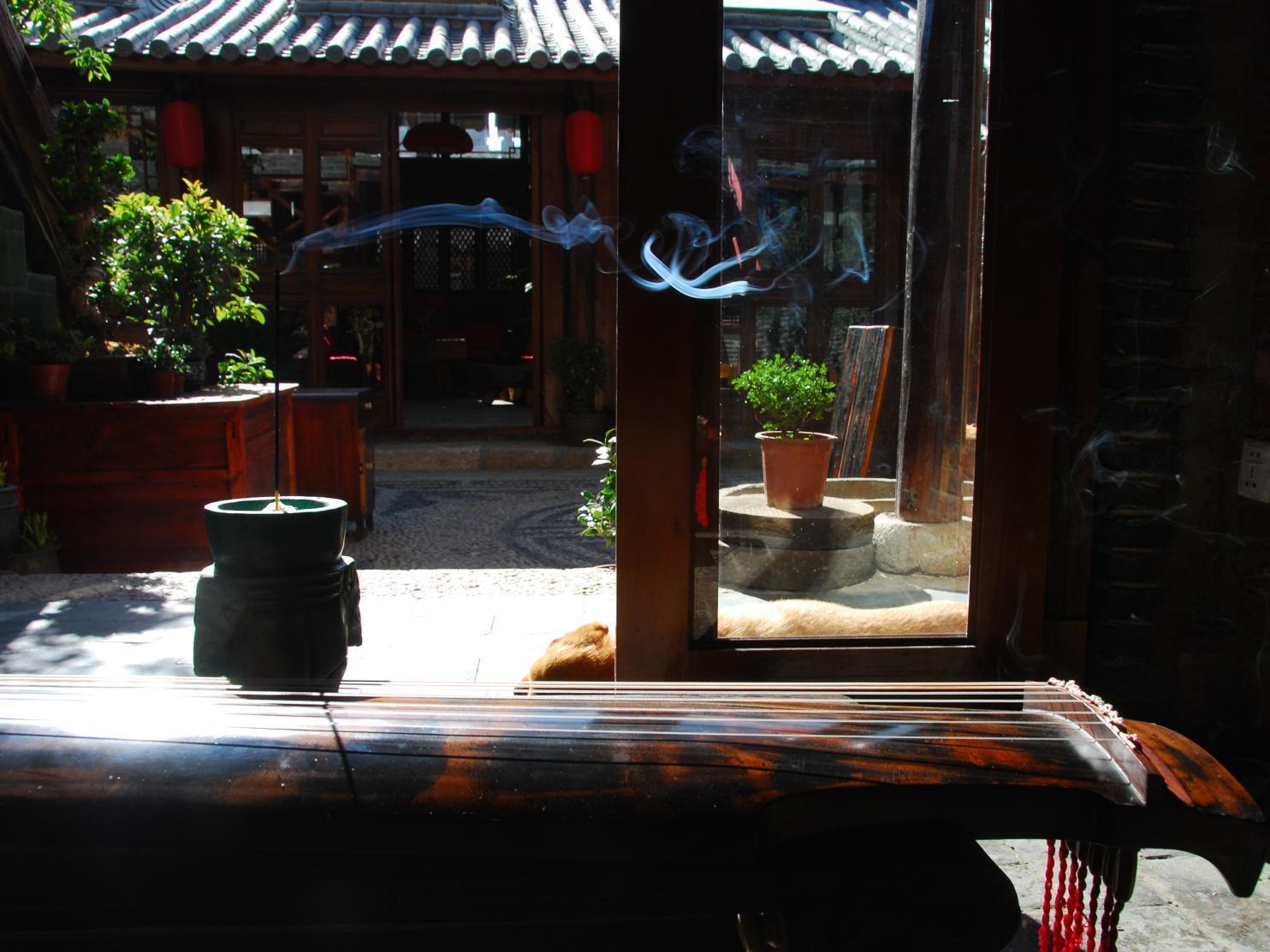 Lazy Tiger Inn Лицзян Экстерьер фото